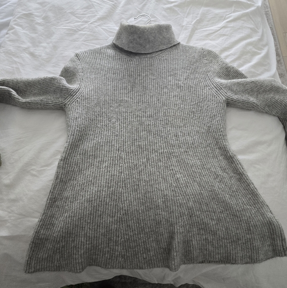 Zara Cozy Gray Turtleneck Sweater - Picture 6 of 7